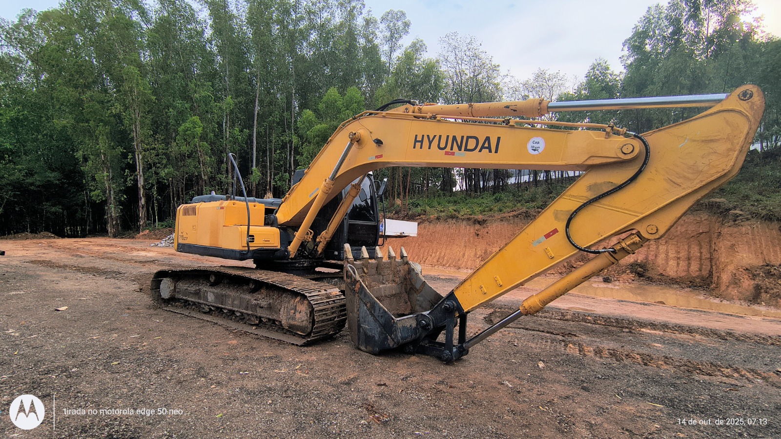 Escavadeira Hyundai 210LC-7